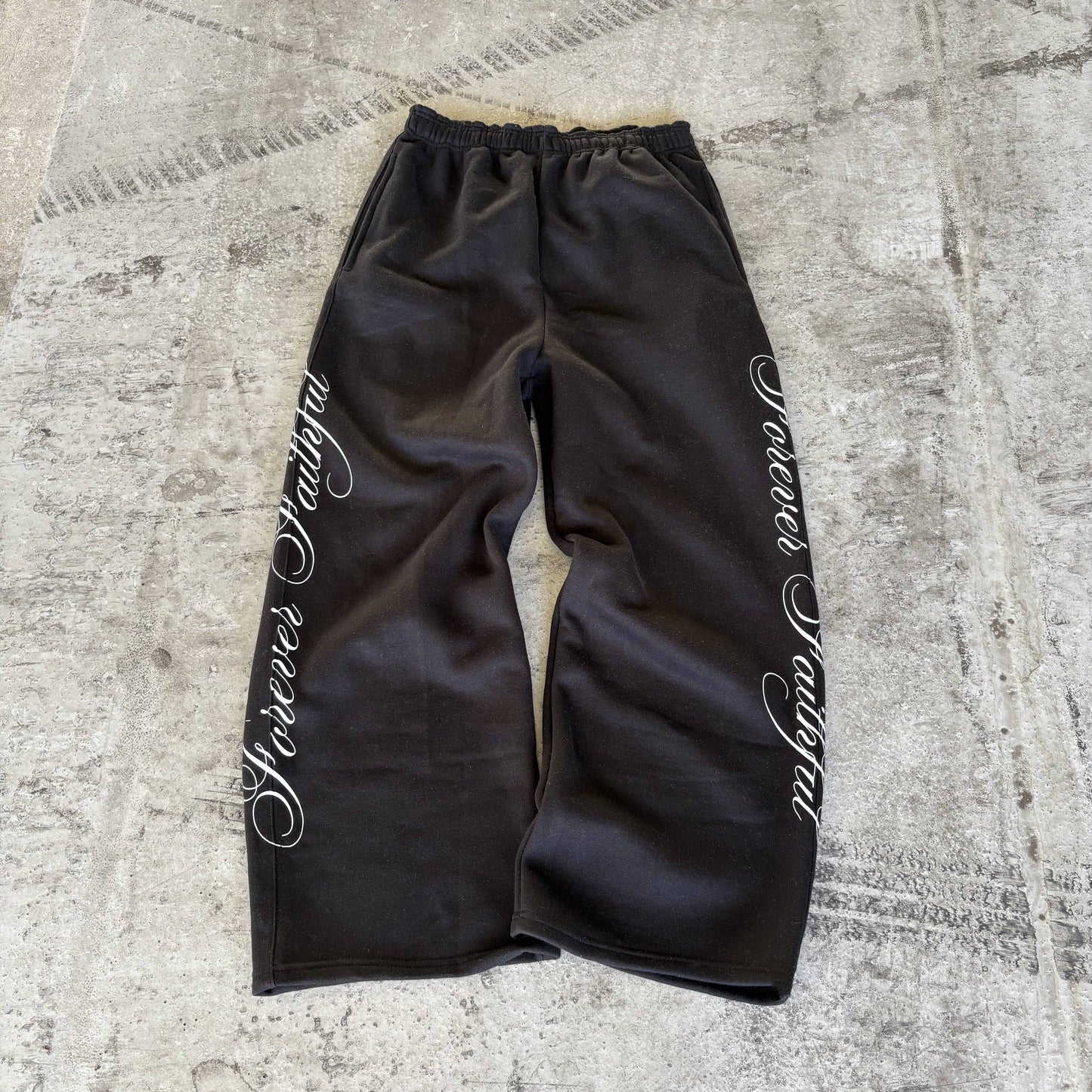 forever faithful sweatpants black